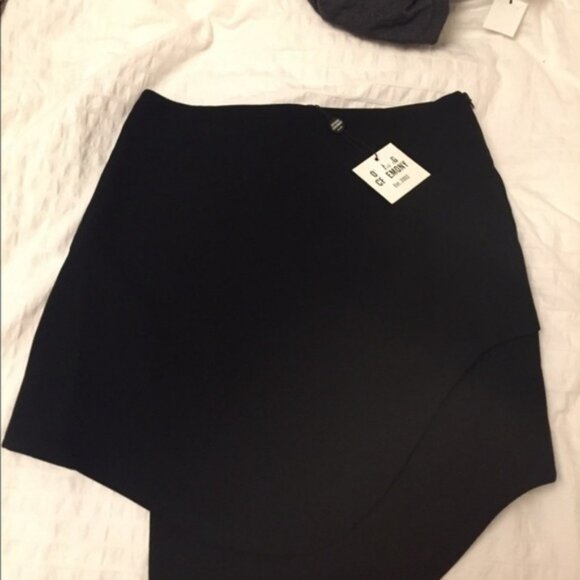 New Opening Ceremony Talene textured crepe asymmetric layered scallop mini skirt - Picture 10 of 13